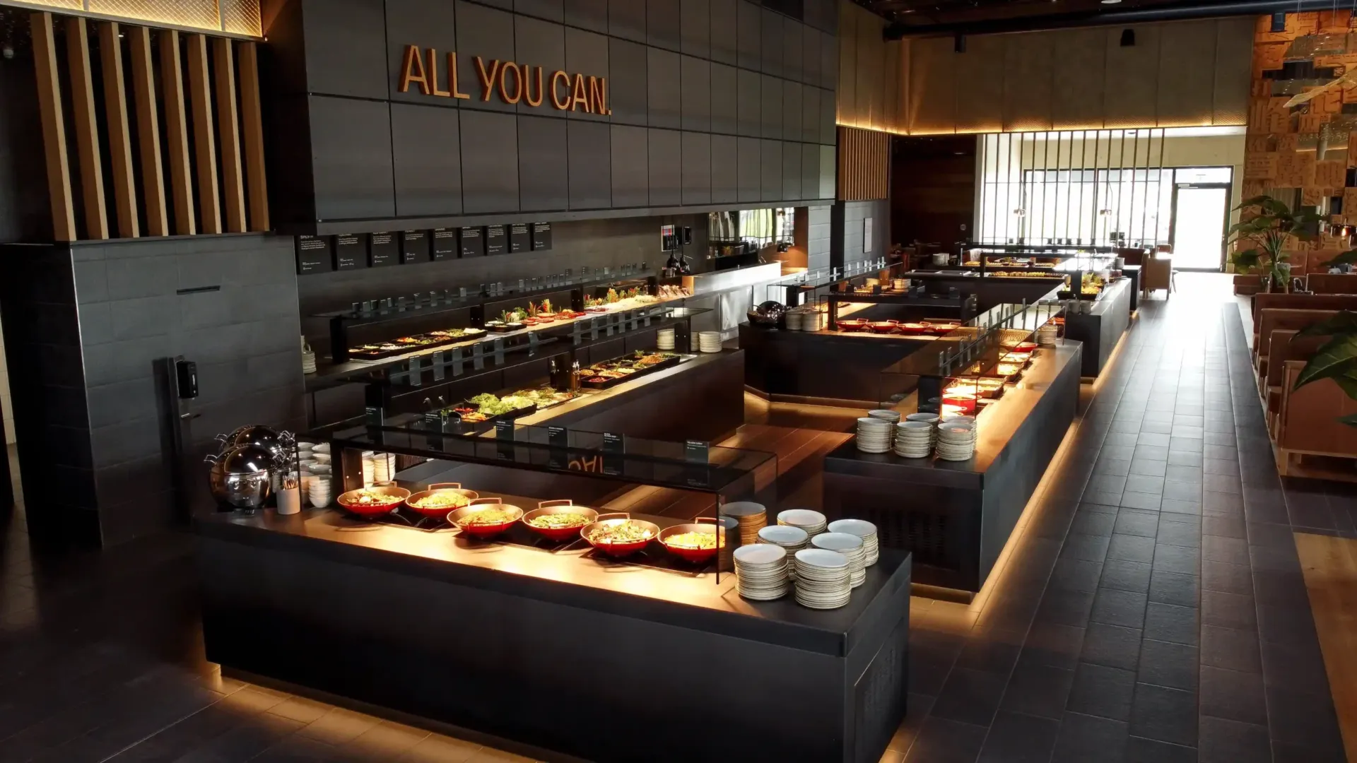 Buffet im XIAO Restaurant mit dem Schriftzug „All you can“
