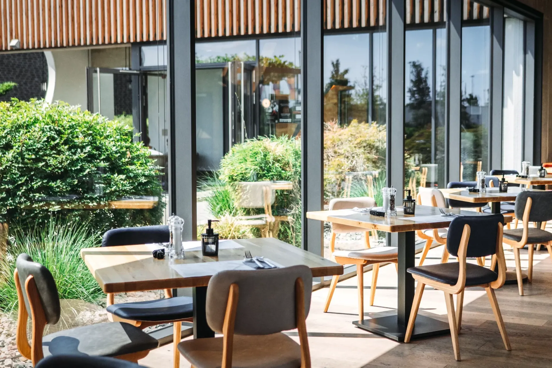 moderne Gastro Inneneinrichtung im Restaurant